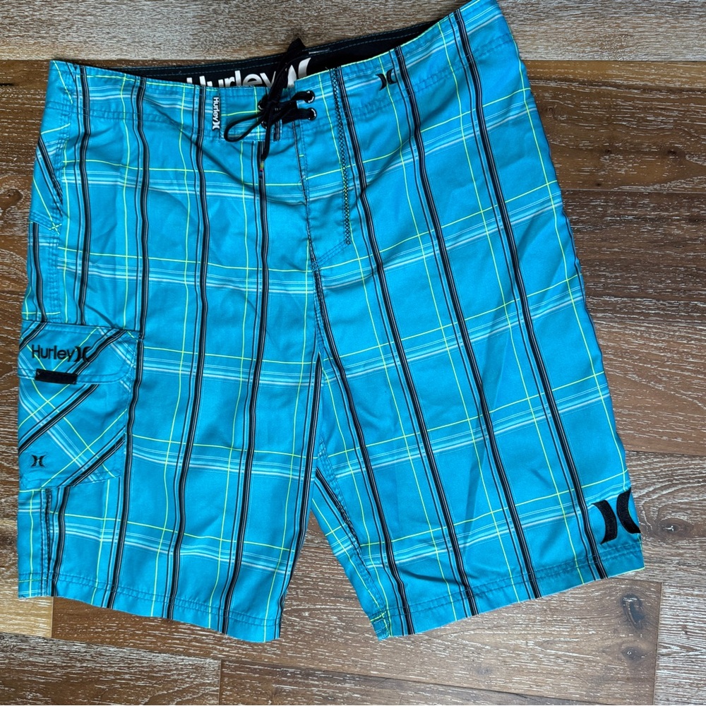 Hurley Turquoise and Black Plaid Men’s Board Shorts Size 32 Swim Trunks